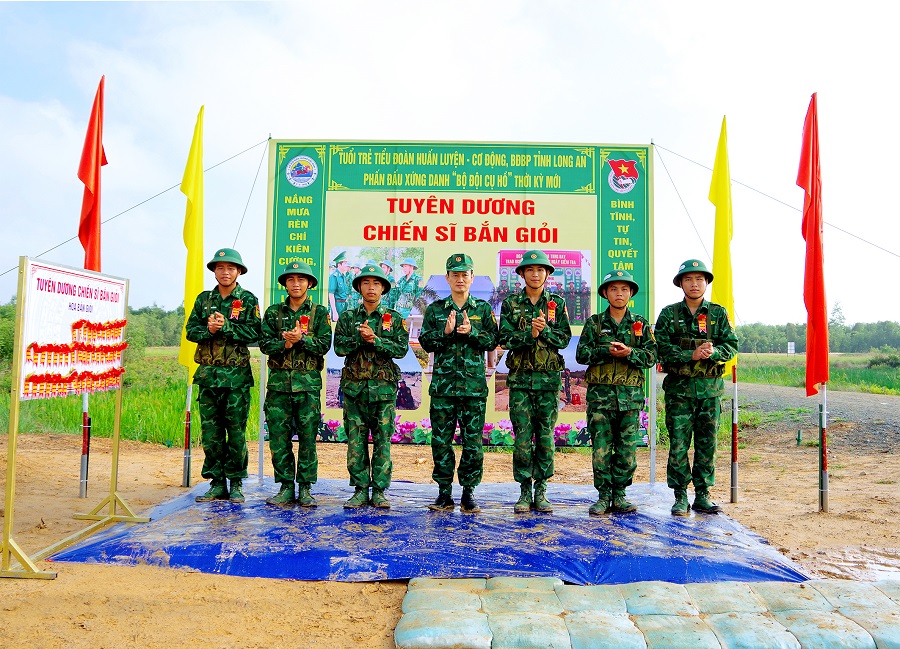 Chiến sĩ mới Tiểu đoàn Huấn luyện – Cơ động: Nỗ lực, bản lĩnh, tự tin hoàn thành kiểm tra thực hành bắn đạn thật và ném lựu đạn