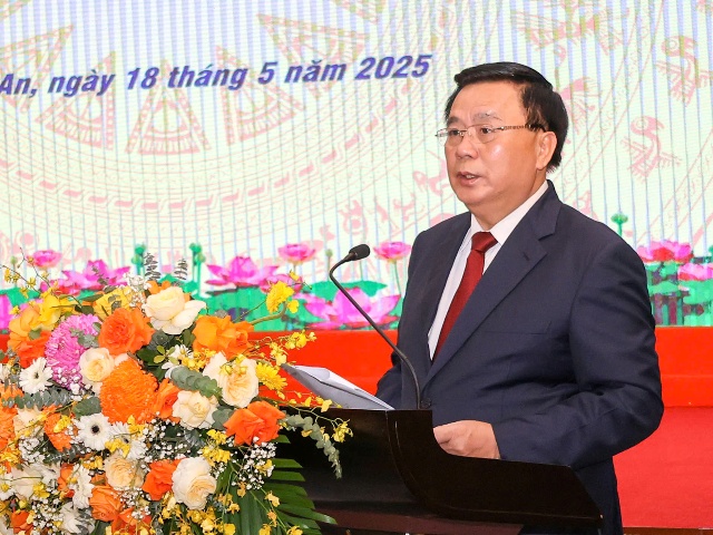 Đồng chí Nguyễn Xuân Thắng - Ủy viên Bộ Chính trị, Giám đốc Học viện Chính trị quốc gia Hồ Chí Minh, Chủ tịch Hội đồng Lý luận Trung ương phát biểu đề dẫn hội thảo. Đồng chí Nguyễn Xuân Thắng - Ủy viên Bộ Chính trị, Giám đốc Học viện Chính trị quốc gia Hồ Chí Minh, Chủ tịch Hội đồng Lý luận Trung ương phát biểu đề dẫn hội thảo.