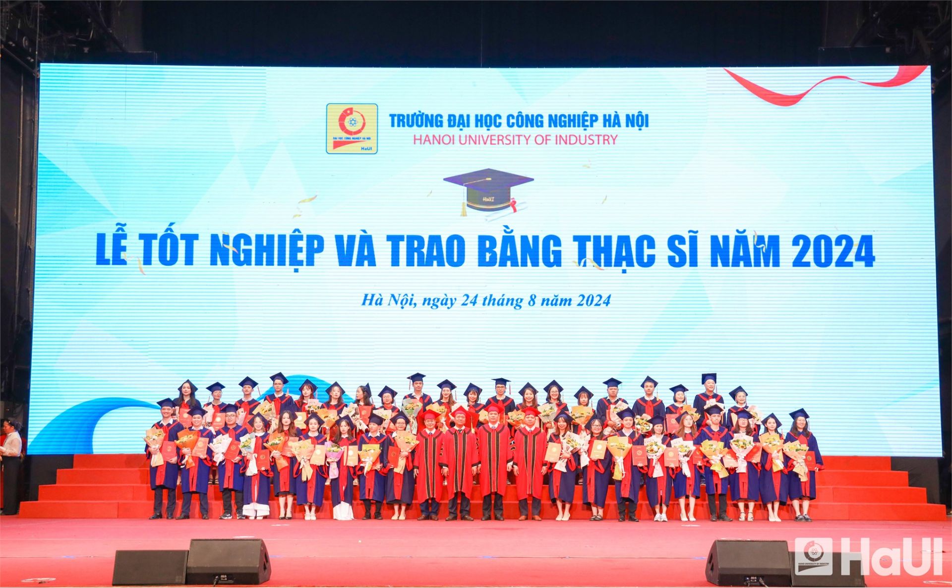 Không chỉ là lễ tốt nghiệp, đó là khoảnh khắc khẳng định bản thân. HaUI chào đón thế hệ học viên cao học với khát vọng vươn tầm cao mới Không chỉ là lễ tốt nghiệp, đó là khoảnh khắc khẳng định bản thân. HaUI chào đón thế hệ học viên cao học với khát vọng vươn tầm cao mới