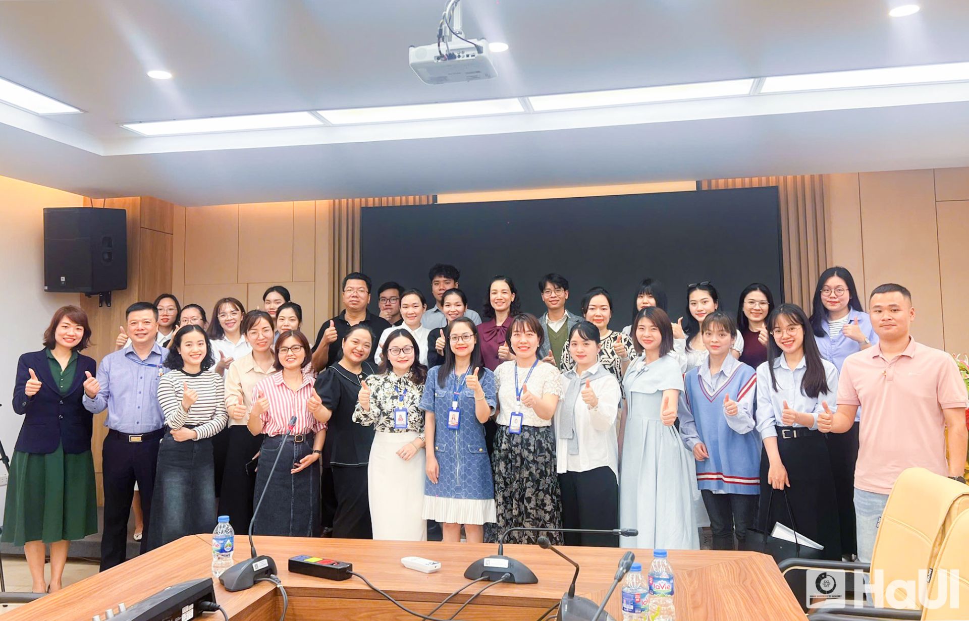 Đội ngũ giảng viên luôn đồng hành cùng học viên Đội ngũ giảng viên luôn đồng hành cùng học viên