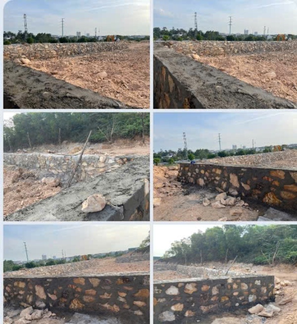 Những móng đá dựng Nhà rường đang dần hoàn thành Những móng đá dựng Nhà rường đang dần hoàn thành