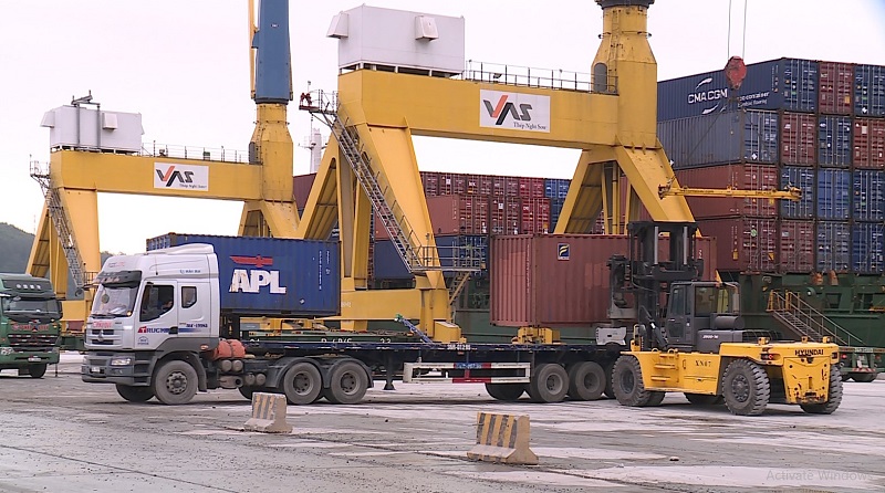 Xếp dỡ hàng tổng hợp tại Cảng quốc tế Nghi Sơn Xếp dỡ hàng tổng hợp tại Cảng quốc tế Nghi Sơn