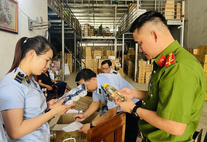 Xử phạt nghiêm cơ sở kinh doanh mỹ phẩm giả mạo nhãn hiệu và nhập lậu