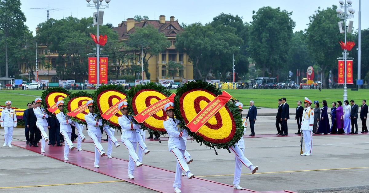 Sáng nay lãnh đạo Đảng, Nhà nước vào Lăng viếng Chủ tịch Hồ Chí Minh