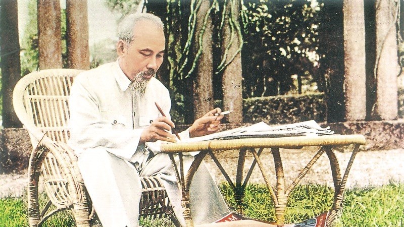Được sống trong hòa bình, độc lập, hưởng thụ thành quả cách mạng, chúng ta biết ơn vô hạn công lao trời biển của Chủ tịch Hồ Chí Minh. Được sống trong hòa bình, độc lập, hưởng thụ thành quả cách mạng, chúng ta biết ơn vô hạn công lao trời biển của Chủ tịch Hồ Chí Minh.