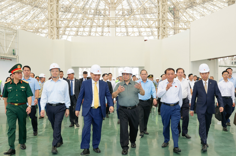 Thủ tướng Phạm Minh Chính, Phó Thủ tướng Mai Văn Chính kiểm tra tiến độ xây dựng Trung tâm Hội chợ Triển lãm Quốc gia tại huyện Đông Anh, TP. Hà Nội - Ảnh: VGP/Nhật Bắc Thủ tướng Phạm Minh Chính, Phó Thủ tướng Mai Văn Chính kiểm tra tiến độ xây dựng Trung tâm Hội chợ Triển lãm Quốc gia tại huyện Đông Anh, TP. Hà Nội - Ảnh: VGP/Nhật Bắc