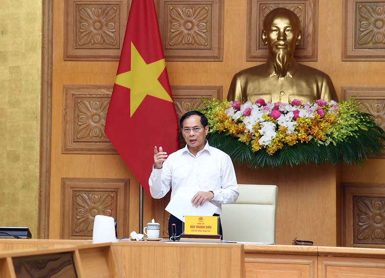 Phó Thủ tướng Bùi Thanh Sơn nhấn mạnh công tác chống buôn lậu, gian lận thương mại, hàng giả, xâm phạm sở hữu trí tuệ là công việc rất quan trọng, mang tính lâu dài, cần được tiến hành thường xuyên, toàn diện, liên tục - Ảnh: VGP/Hải Minh Phó Thủ tướng Bùi Thanh Sơn nhấn mạnh công tác chống buôn lậu, gian lận thương mại, hàng giả, xâm phạm sở hữu trí tuệ là công việc rất quan trọng, mang tính lâu dài, cần được tiến hành thường xuyên, toàn diện, liên tục - Ảnh: VGP/Hải Minh