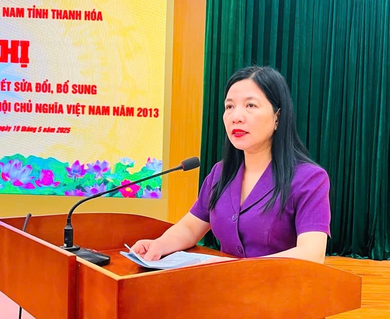 Bà Phạm Thị Thanh Thủy, Chủ tịch Ủy ban MTTQ tỉnh Thanh Hóa phát biểu kết luận tại hội nghị. ảnh: Nguyễn Chung.