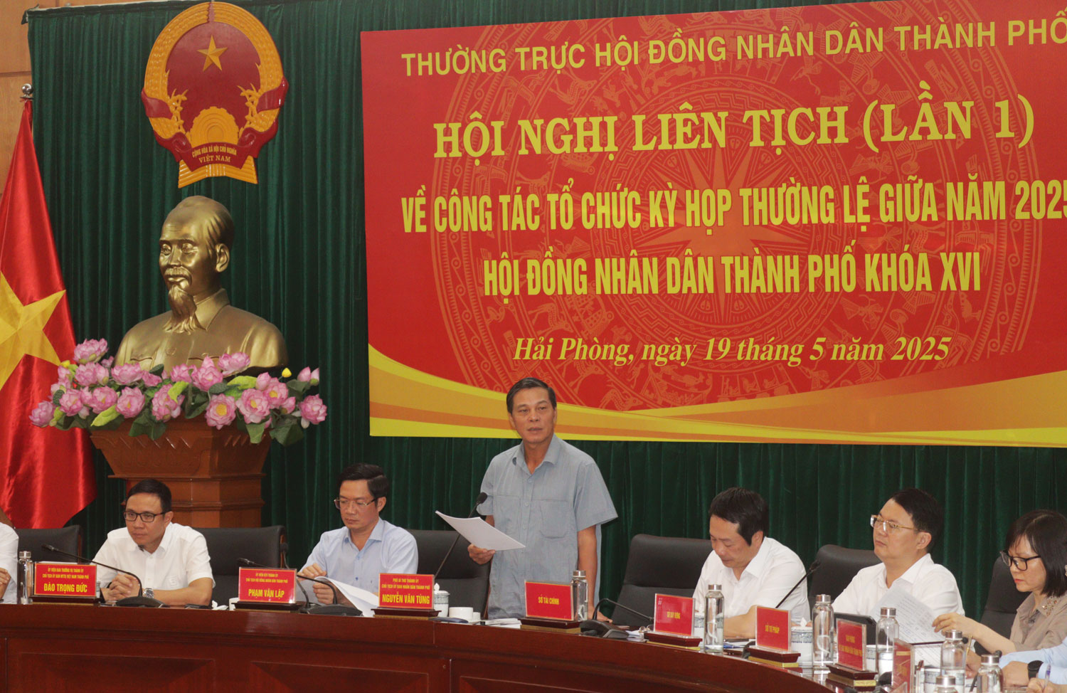 Chủ tịch UBND thành phố Nguyễn Văn Tùng phát biểu tại cuộc họp. Chủ tịch UBND thành phố Nguyễn Văn Tùng phát biểu tại cuộc họp.