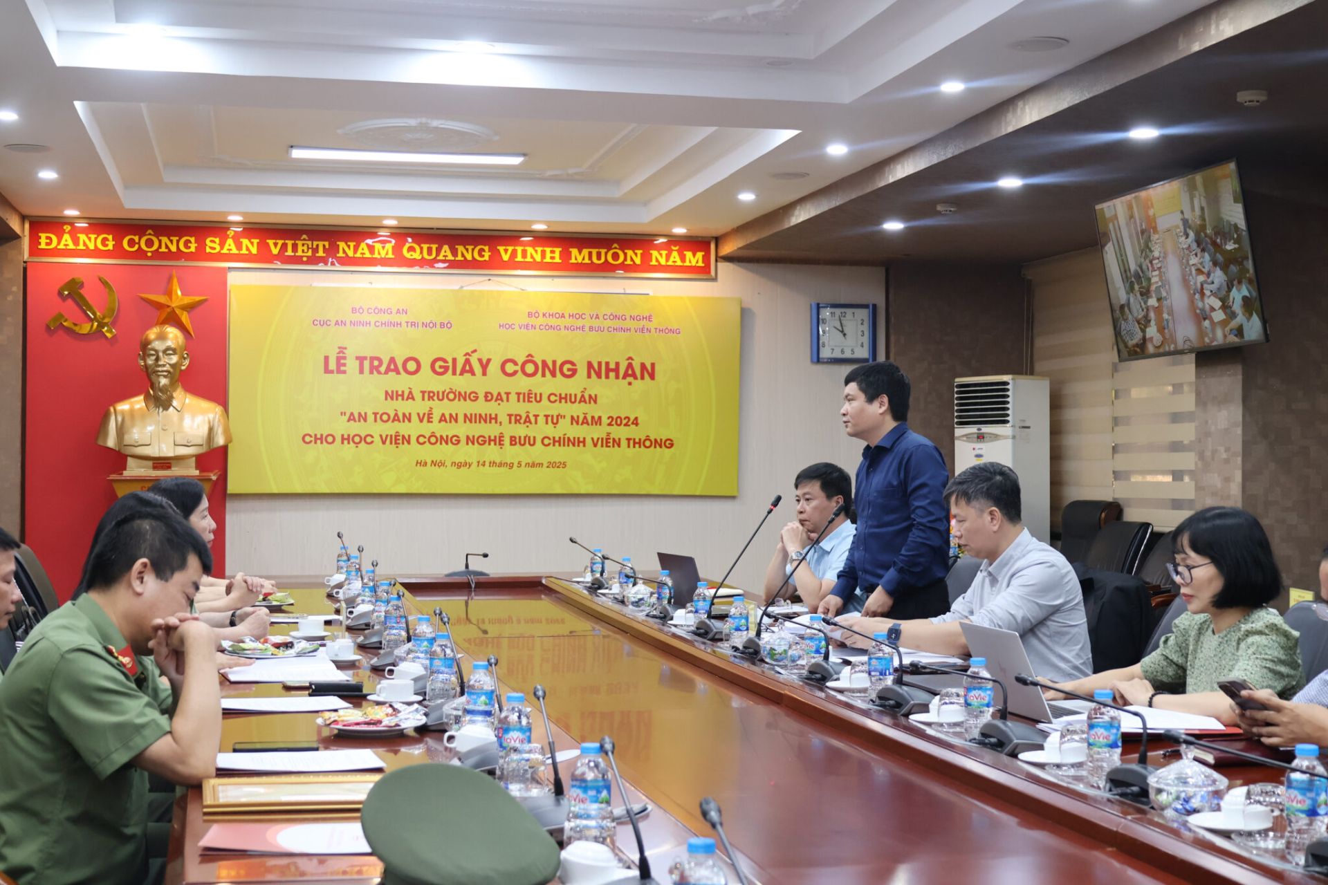 PGS.TS Đặng Hoài Bắc, Giám đốc Học viện báo cáo kết quả xây dựng nhà trường đạt tiêu chuẩn “An toàn về an ninh, trật tự” năm 2024 PGS.TS Đặng Hoài Bắc, Giám đốc Học viện báo cáo kết quả xây dựng nhà trường đạt tiêu chuẩn “An toàn về an ninh, trật tự” năm 2024