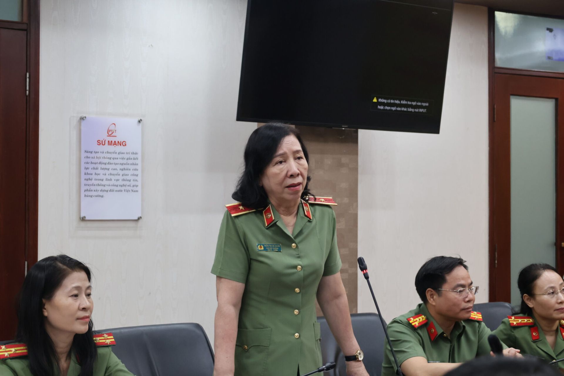 Thiếu tướng Trần Thị Bé Nhân, Phó Cục trưởng Cục An ninh Chính trị nội bộ - Bộ Công An phát biểu tại buổi Lễ Thiếu tướng Trần Thị Bé Nhân, Phó Cục trưởng Cục An ninh Chính trị nội bộ - Bộ Công An phát biểu tại buổi Lễ