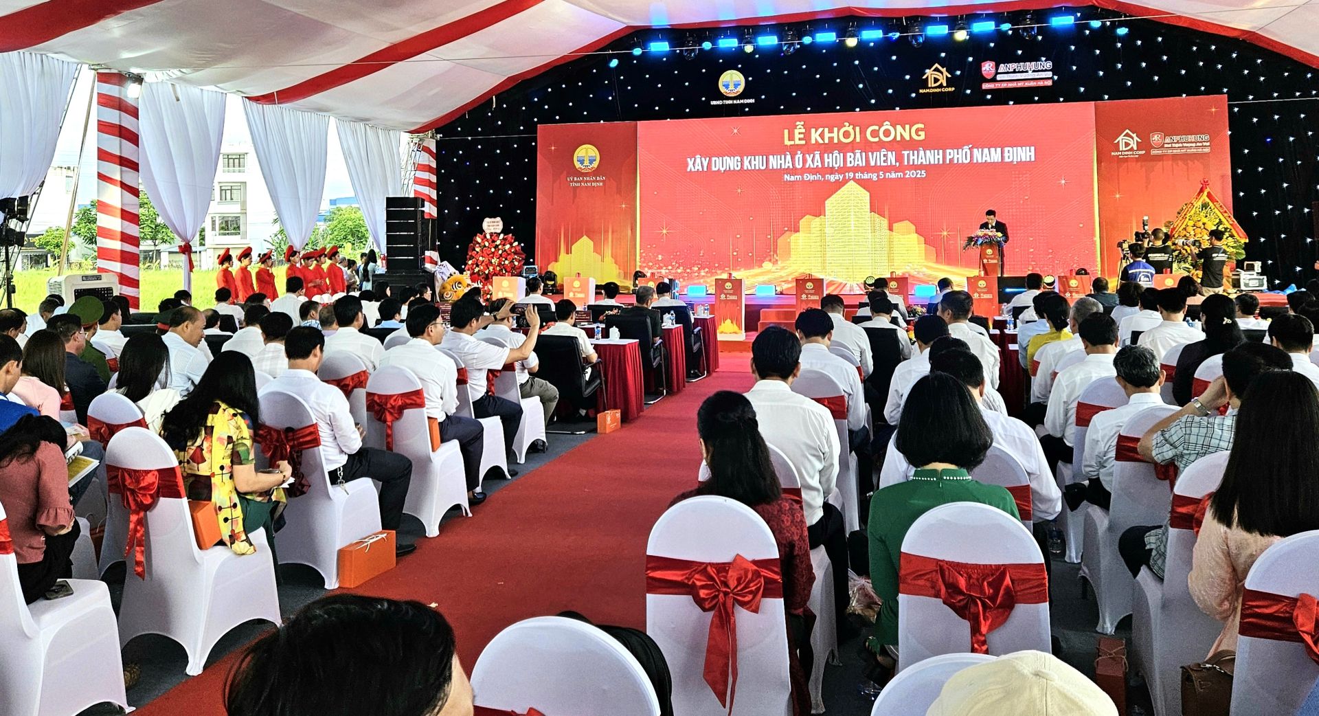Quang cảnh buổi lễ Quang cảnh buổi lễ