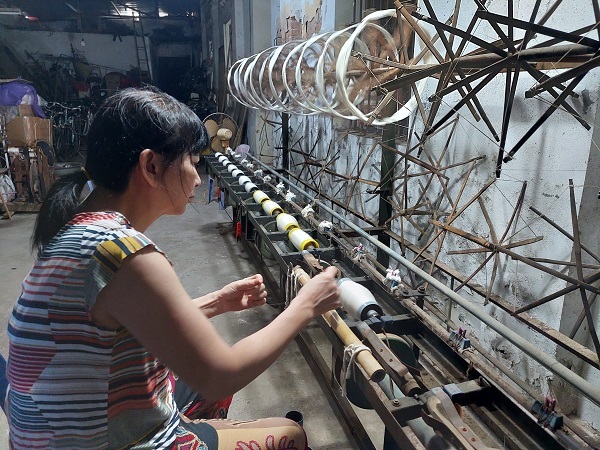 ngành lụa của thành phố đang phải đối mặt với một thách thức lớn, đó là thiếu hụt và phụ thuộc về nguồn nguyên liệu đầu vào. ngành lụa của thành phố đang phải đối mặt với một thách thức lớn, đó là thiếu hụt và phụ thuộc về nguồn nguyên liệu đầu vào.