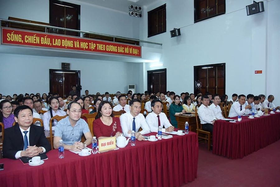 Các đại biểu tham dự buổi lễ. Các đại biểu tham dự buổi lễ.