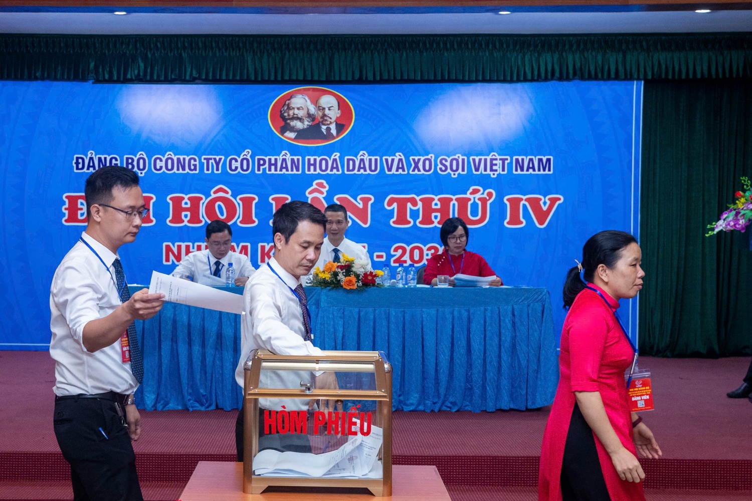 Đại hội tiến hành bầu cử Ban Chấp hành Đảng bộ VNPOLY nhệm kỳ 2025-2030 Đại hội tiến hành bầu cử Ban Chấp hành Đảng bộ VNPOLY nhệm kỳ 2025-2030