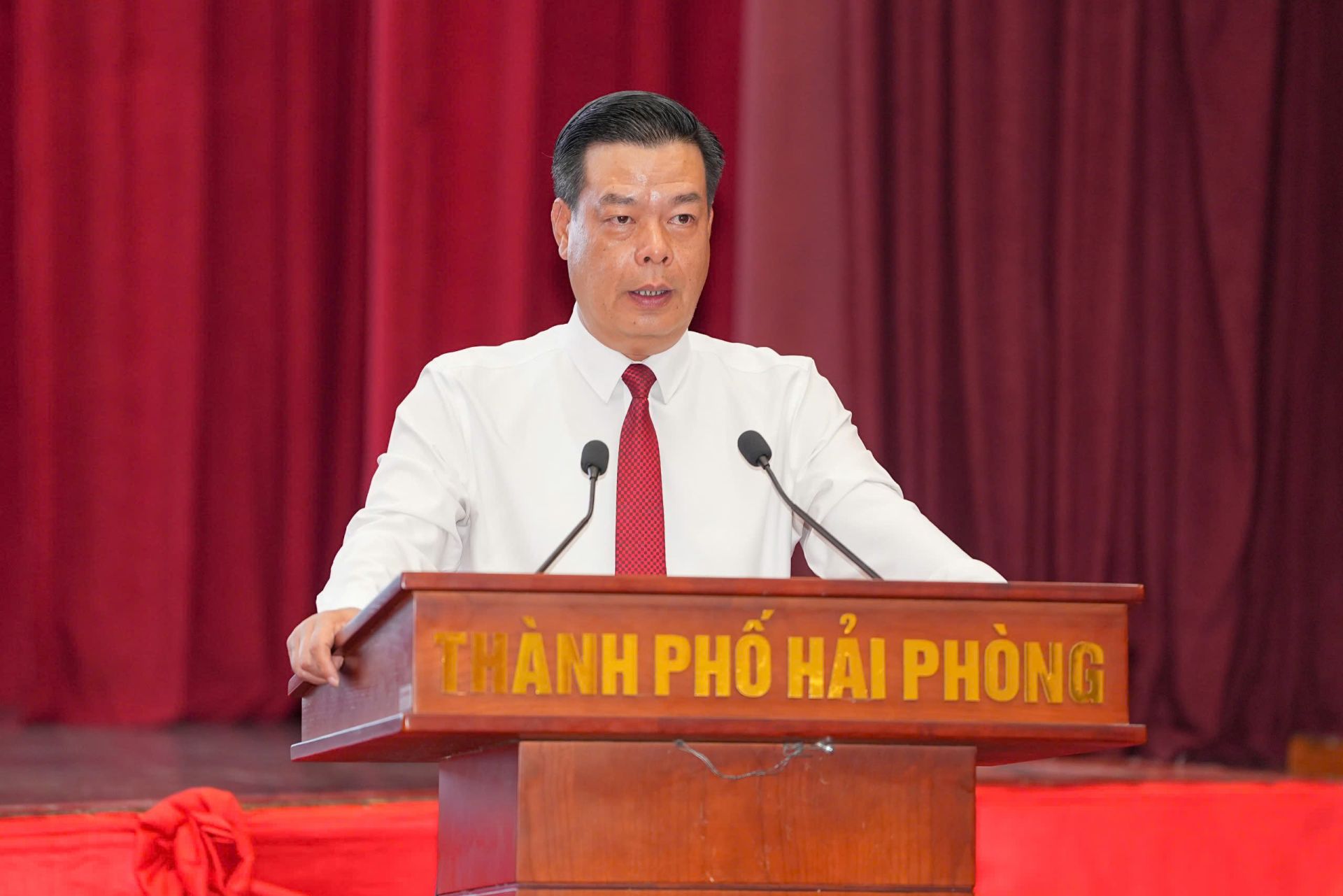 Đồng chí Phạm Văn Thép, Trưởng Ban Tuyên giáo và Dân vận Thành ủy phát biểu tại Tọa đàm. Đồng chí Phạm Văn Thép, Trưởng Ban Tuyên giáo và Dân vận Thành ủy phát biểu tại Tọa đàm.