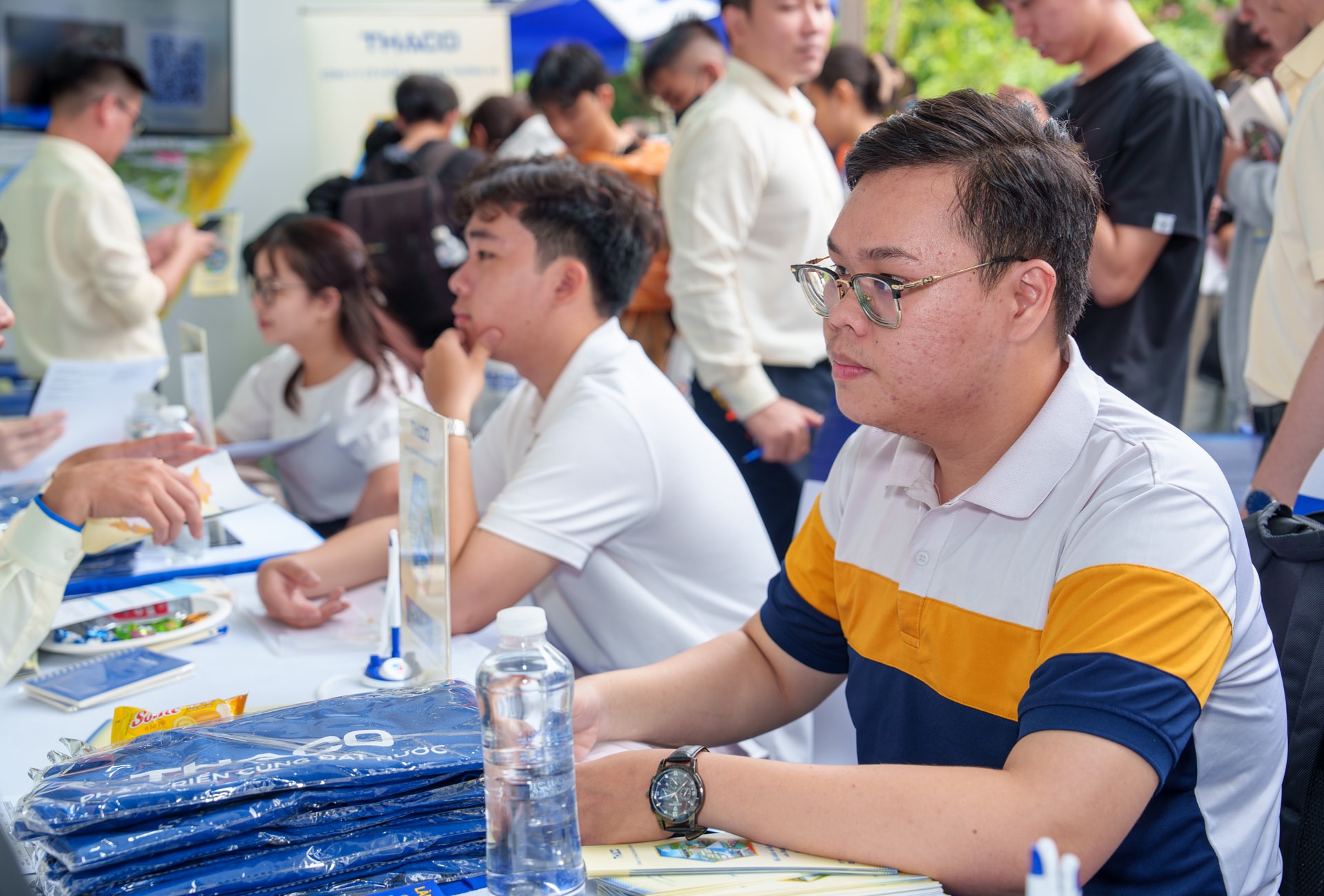 220 sinh viên đã tham gia ứng tuyển các vị trí việc làm tại THACO và các TĐTV 220 sinh viên đã tham gia ứng tuyển các vị trí việc làm tại THACO và các TĐTV