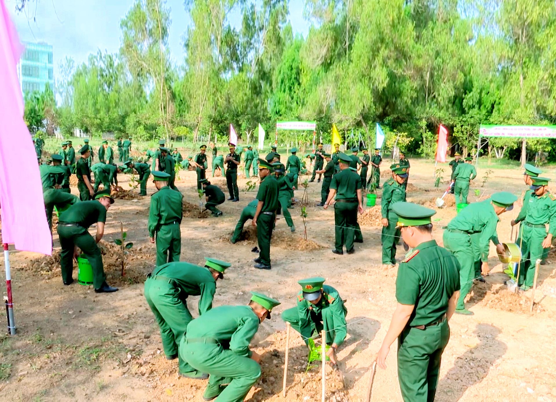 Lễ phát động “Trồng cây đời đời nhớ ơn Bác Hồ” góp phần lập thành tích chào mừng kỷ niệm 135 năm Ngày sinh Chủ tịch Hồ Chí Minh (19/5/1890 – 19/5/2025)