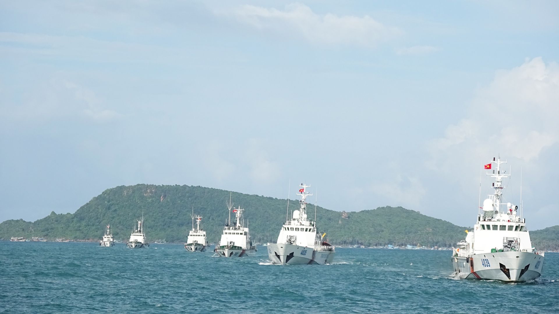 Biên đội Tàu Cảnh sát biển của BTL Vùng Cảnh sát biển 4 tuần tra, kiểm soát trên vùng biển Tây Nam