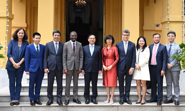 Ông Lazare khẳng định Trung tâm Di sản thế giới sẽ luôn đồng hành và ủng hộ Việt Nam trong công tác bảo tồn, phát huy các di sản thế giới - Ảnh: VGP/Hải Minh