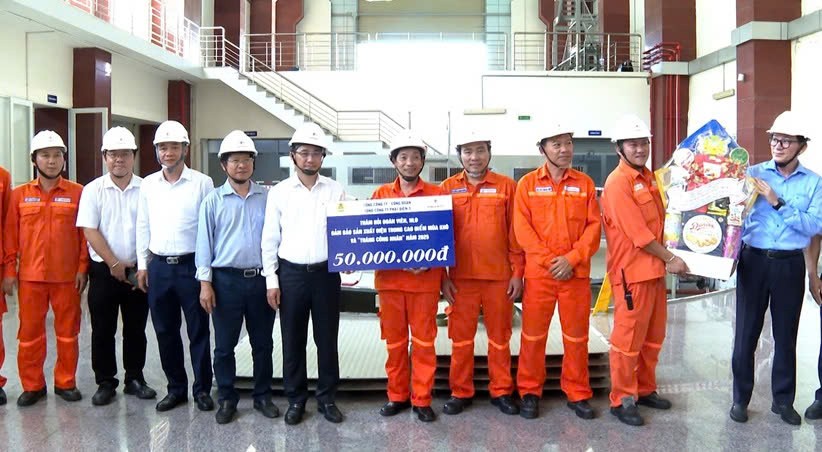 Tổng Công ty, Công đoàn EVNGENCO3 trao quà cho đoàn viên, NLĐ tại Nhà máy Thủy điện Buôn Tua Srah Tổng Công ty, Công đoàn EVNGENCO3 trao quà cho đoàn viên, NLĐ tại Nhà máy Thủy điện Buôn Tua Srah