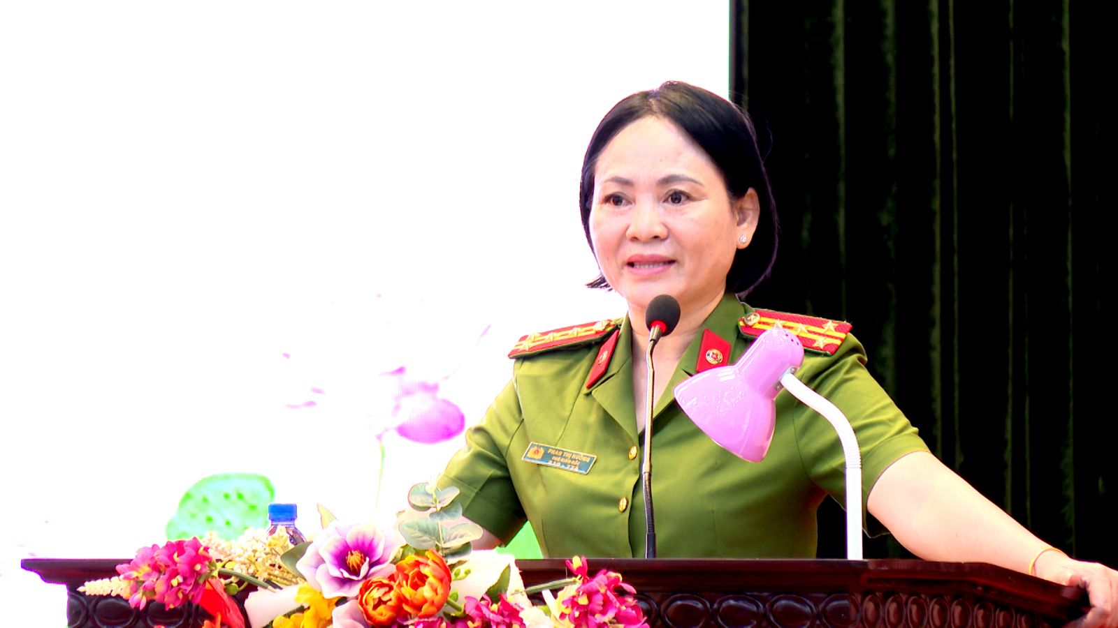 Đại tá Phan Thị Hường, Phó Giám đốc Công an tỉnh phát biểu chỉ đạo lớp tập huấn Đại tá Phan Thị Hường, Phó Giám đốc Công an tỉnh phát biểu chỉ đạo lớp tập huấn