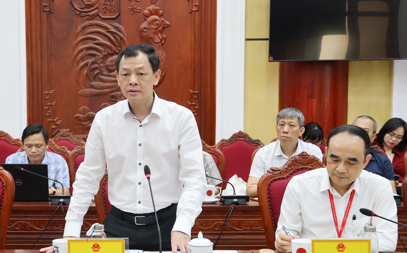 Thứ trưởng Bộ Y tế Nguyễn Tri Thức phát biểu tại hội nghị.