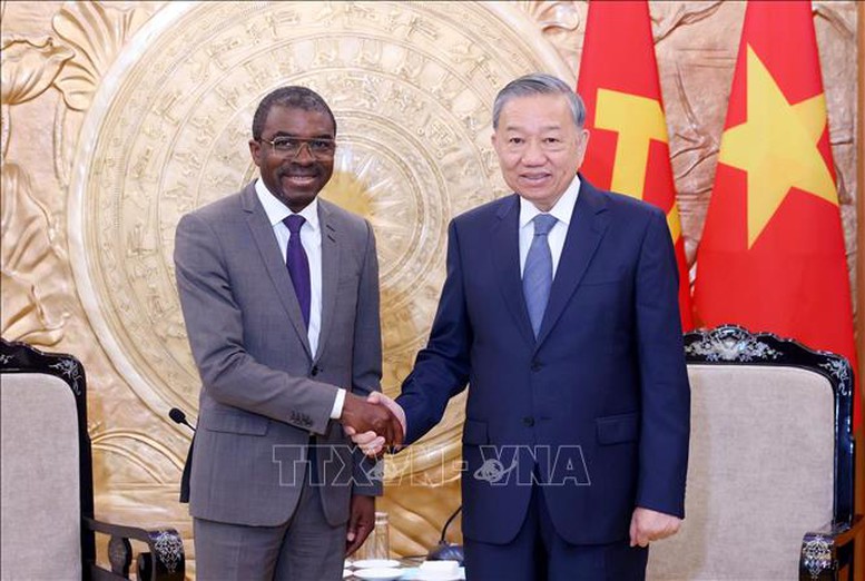 Tổng Bí thư Tô Lâm tiếp ông Lazare Eloundou Assomo, Giám đốc Trung tâm Di sản Thế giới của UNESCO Tổng Bí thư Tô Lâm tiếp ông Lazare Eloundou Assomo, Giám đốc Trung tâm Di sản Thế giới của UNESCO