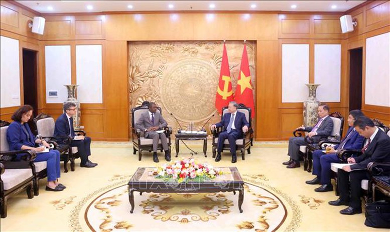 Quang cảnh buổi tiếp Quang cảnh buổi tiếp