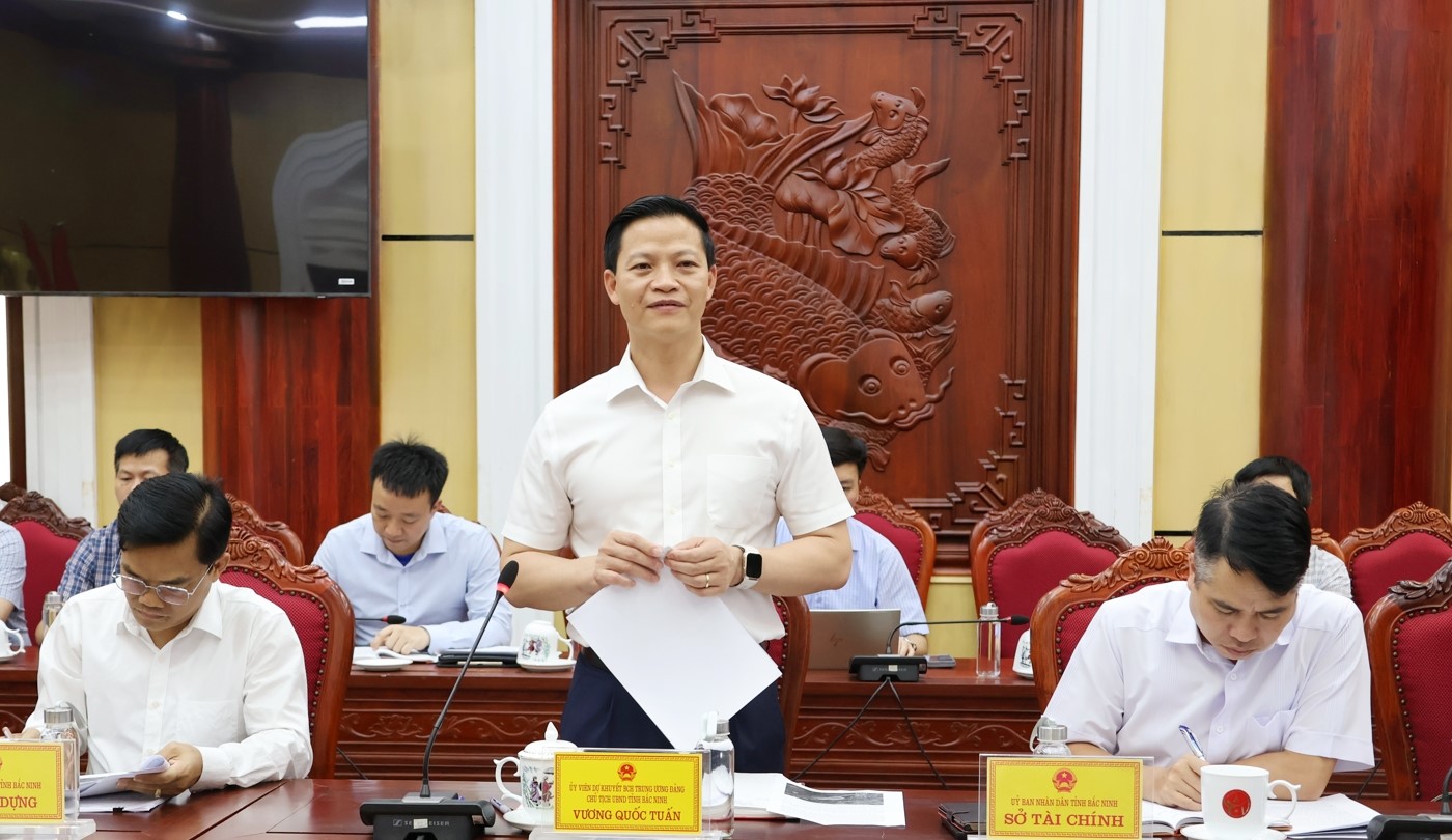 Chủ tịch UBND tỉnh Vương Quốc Tuấn phát biểu kết luận hội nghị.