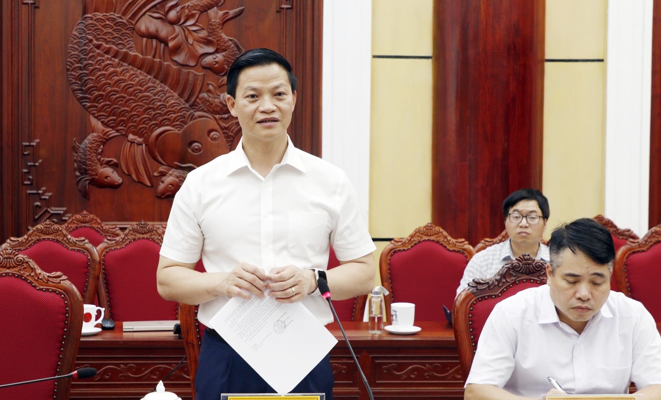 Chủ tịch UBND tỉnh Vương Quốc Tuấn phát biểu tại buổi làm việc.