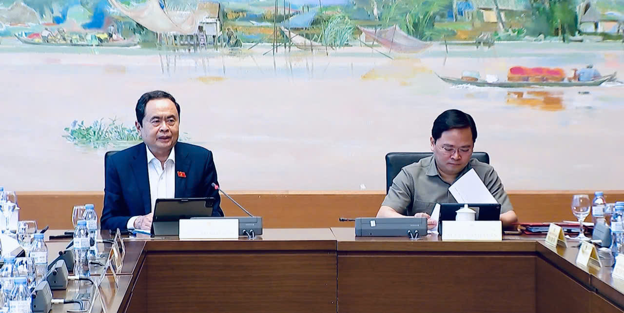 Chủ tịch Quốc hội Trần Thanh Mẫn phát biểu tại phiên thảo luận Tổ Chủ tịch Quốc hội Trần Thanh Mẫn phát biểu tại phiên thảo luận Tổ