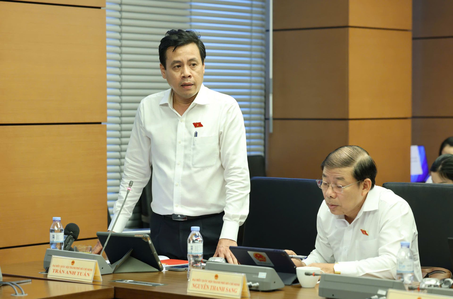 Đại biểu Trần Anh Tuấn Đại biểu Trần Anh Tuấn