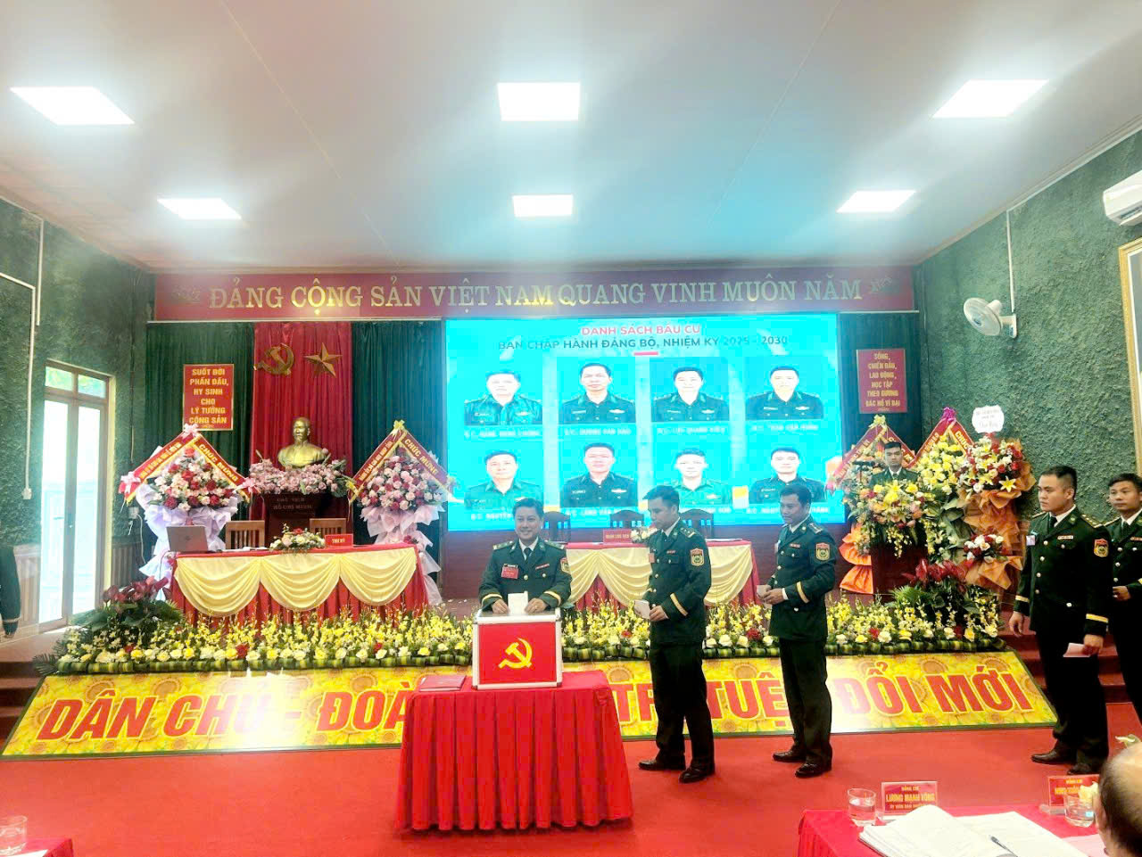 Các đại biểu tiến hành bầu Ban Chấp hành Đảng bộ Đồn Biên phòng Cửa khẩu Chiềng Khương nhiệm kỳ 2025-2030. Các đại biểu tiến hành bầu Ban Chấp hành Đảng bộ Đồn Biên phòng Cửa khẩu Chiềng Khương nhiệm kỳ 2025-2030.