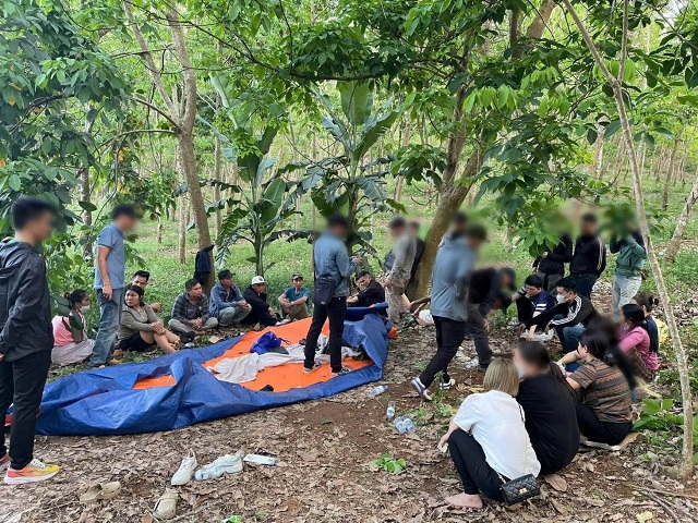 Phá ổ nhóm đánh bạc tinh vi trong rừng sâu do đối tượng nhiều tiền án cầm đầu