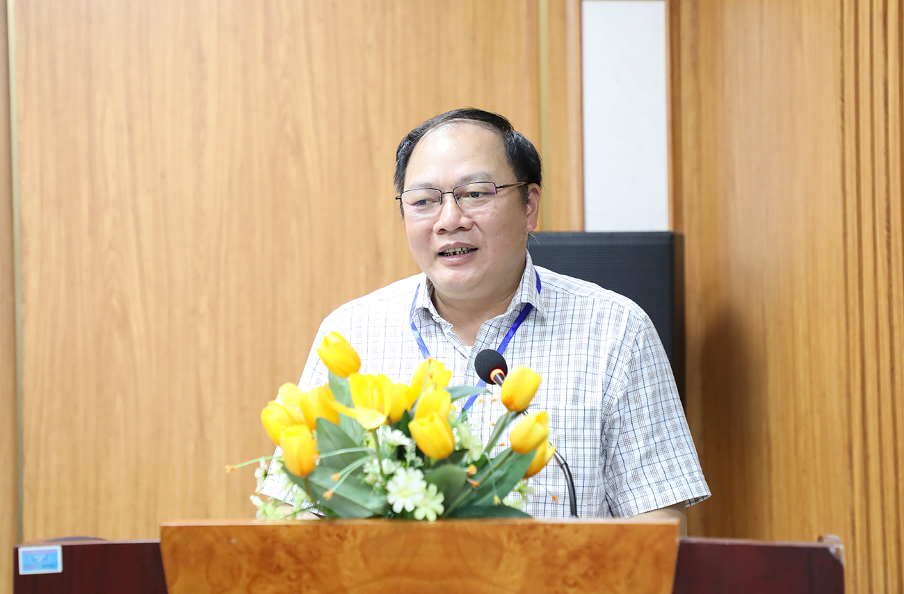 Giám đốc Sở Giáo dục và Đào tạo Tạ Việt Hùng phát biểu tại hội nghị.