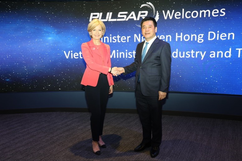 Bộ trưởng Nguyễn Hồng Diên bày tỏ mong muốn tìm hiểu các mô hình hợp tác linh hoạt, tham gia chuỗi cung ứng sản xuất của Lockheed Martin trong tương lai Bộ trưởng Nguyễn Hồng Diên bày tỏ mong muốn tìm hiểu các mô hình hợp tác linh hoạt, tham gia chuỗi cung ứng sản xuất của Lockheed Martin trong tương lai