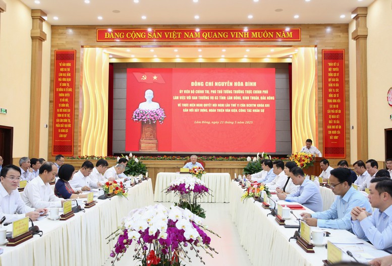 Đại diện các địa phương báo cáo tại buổi làm việc - Ảnh: VGP/Nguyễn Hoàng