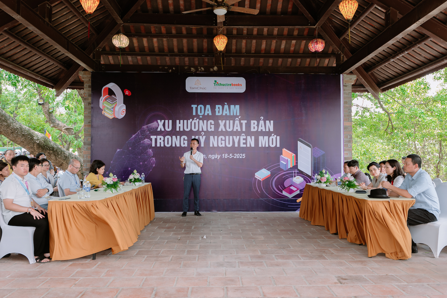 Tọa đàm “Xu hướng xuất bản trong kỷ nguyên mới” Tọa đàm “Xu hướng xuất bản trong kỷ nguyên mới”