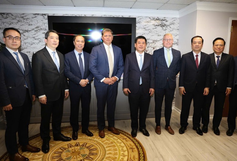 Bộ trưởng Nguyễn Hồng Diên Bộ cho biết Chính phủ Việt Nam sẵn sàng tạo điều kiện thuận lợi về cơ chế, chính sách và đang tích cực tháo gỡ vướng mắc liên quan đến pháp lý, để dự án được triển khai đúng tiến độ Bộ trưởng Nguyễn Hồng Diên Bộ cho biết Chính phủ Việt Nam sẵn sàng tạo điều kiện thuận lợi về cơ chế, chính sách và đang tích cực tháo gỡ vướng mắc liên quan đến pháp lý, để dự án được triển khai đúng tiến độ