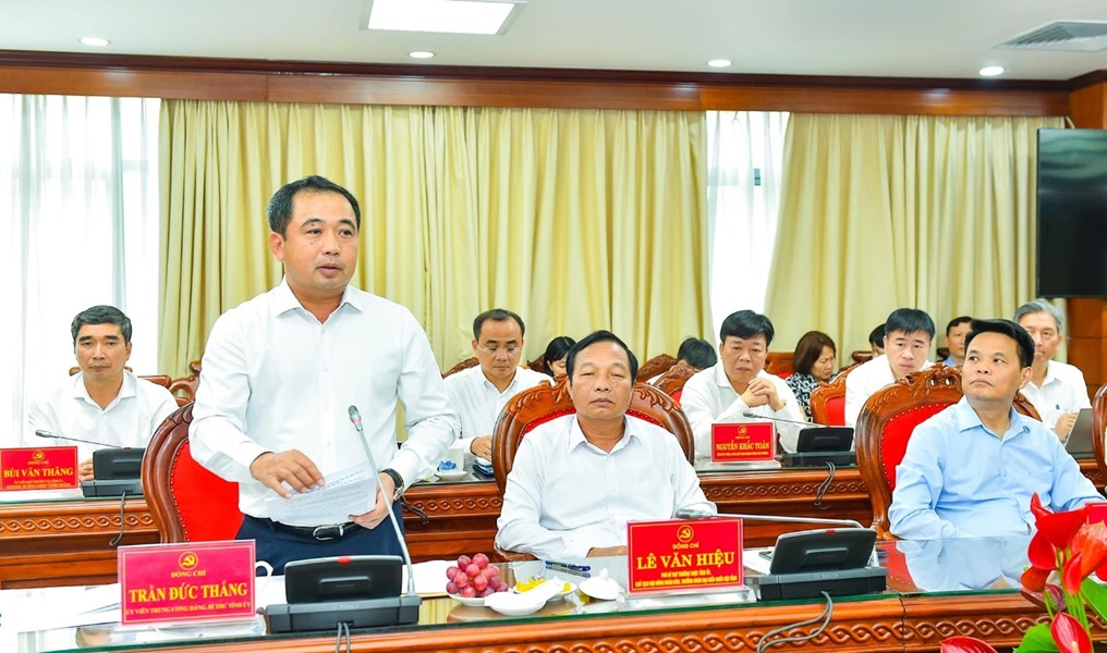 ông Trần Đức Thắng, Bí thư Tỉnh uỷ Hải Dương phát biểu tại hội nghị ông Trần Đức Thắng, Bí thư Tỉnh uỷ Hải Dương phát biểu tại hội nghị