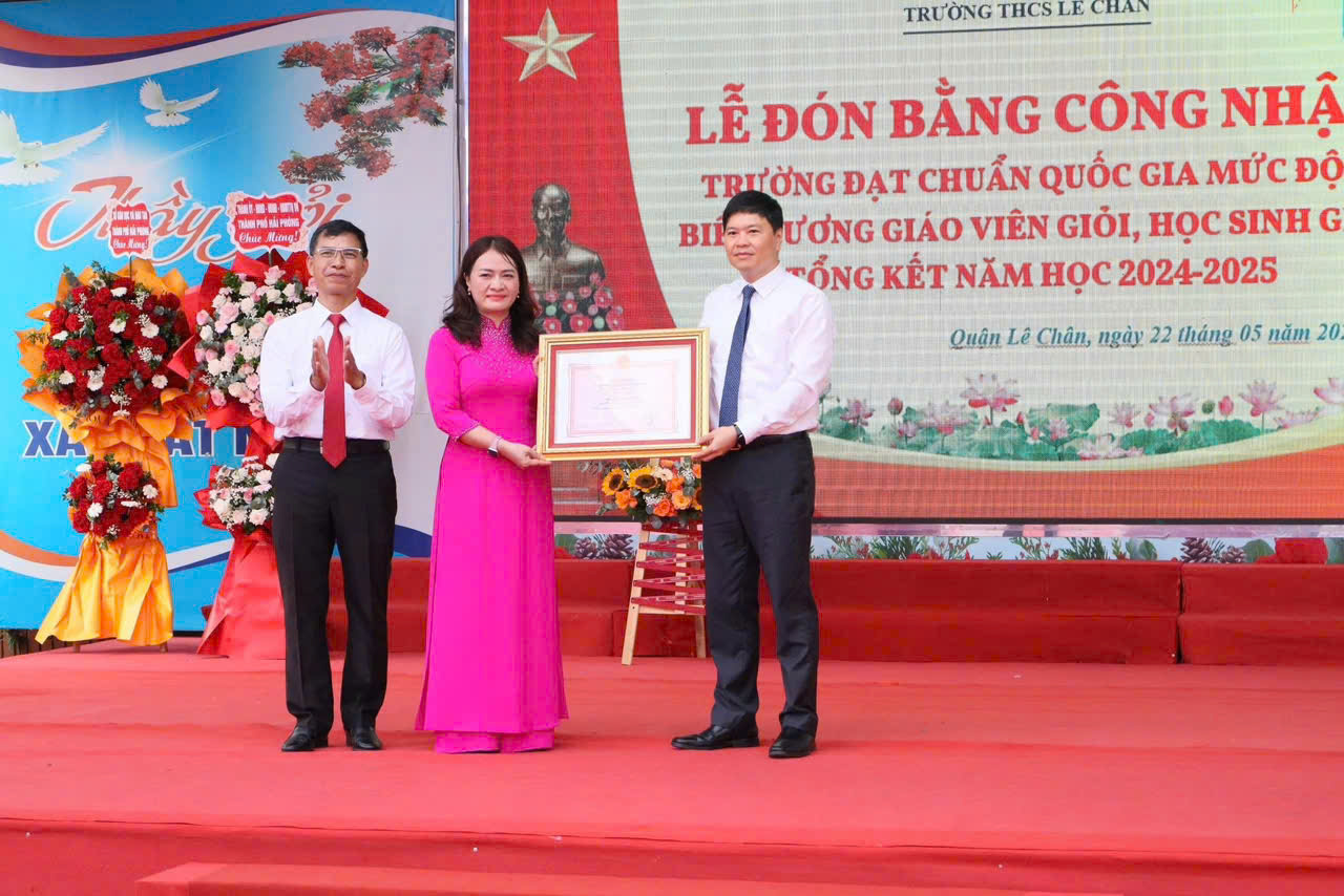 Hải Phòng: Trường THCS Lê Chân đón nhận danh hiệu Trường chuẩn quốc gia mức độ 2