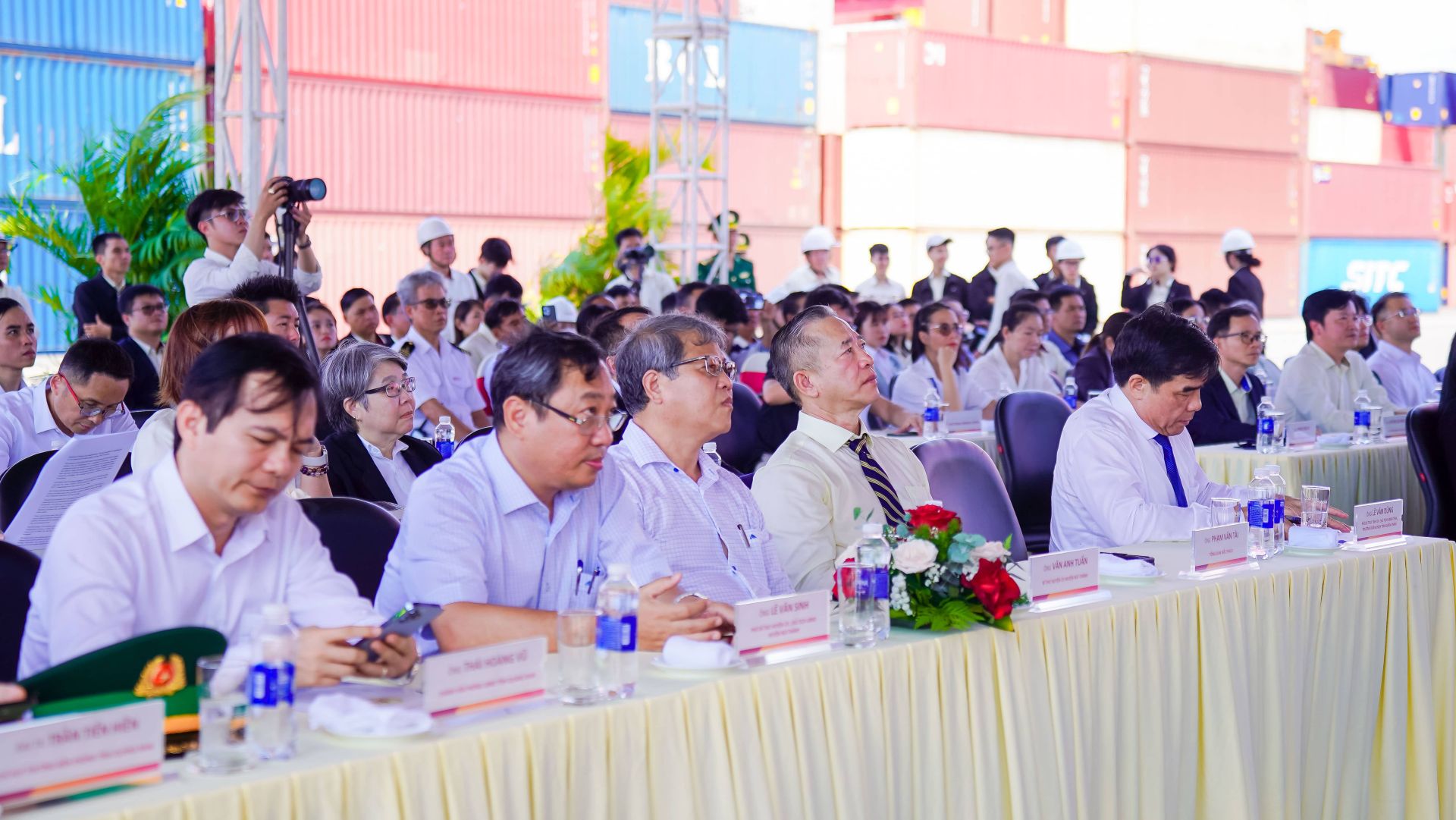 Buổi lễ có sự tham dự của Lãnh đạo tỉnh Quảng Nam, Lãnh đạo THACO, THILOGI, các đối tác, khách hàng trong nước và quốc tế Buổi lễ có sự tham dự của Lãnh đạo tỉnh Quảng Nam, Lãnh đạo THACO, THILOGI, các đối tác, khách hàng trong nước và quốc tế