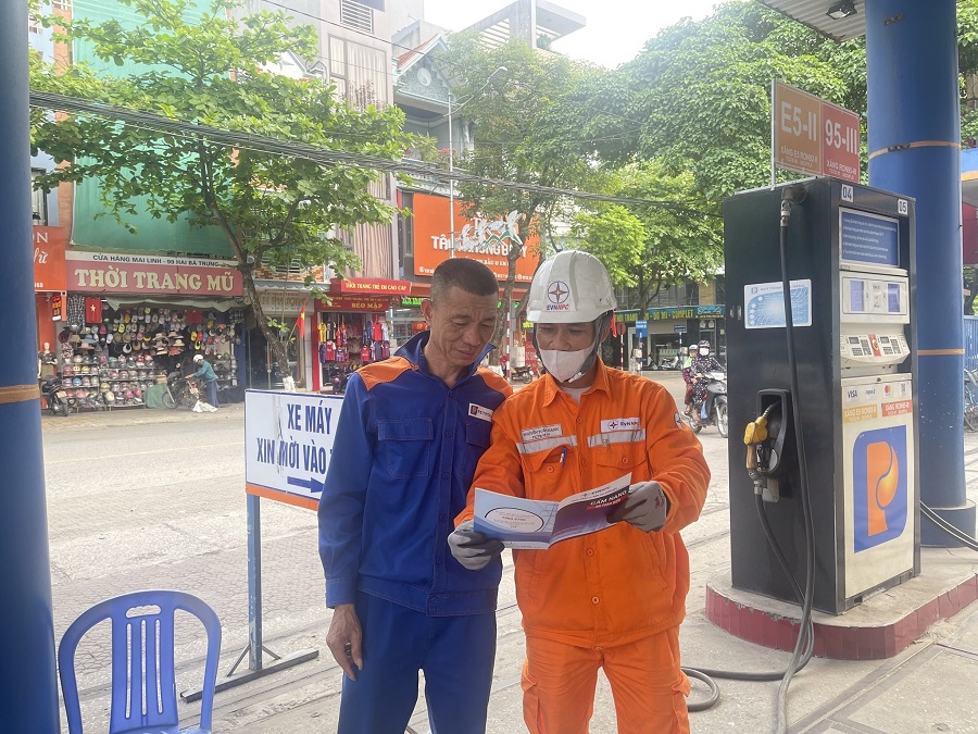 Tuyên truyền sử dụng điện an toàn tiết kiệm tại Điện lực thành phố Thái Bình Tuyên truyền sử dụng điện an toàn tiết kiệm tại Điện lực thành phố Thái Bình