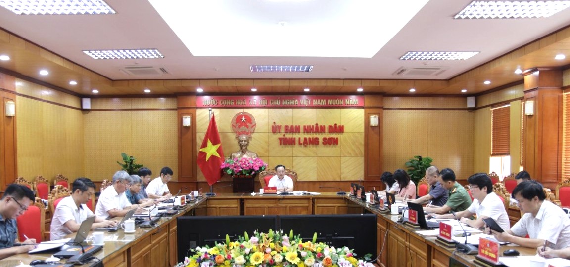 Phó Chủ tịch UBND tỉnh Lạng Sơn Lương Trọng Quỳnh chủ trì buổi làm việc