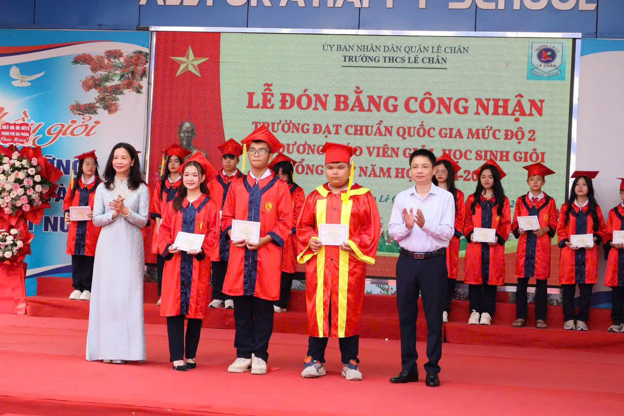 Trong năm học 2024 - 2025, Trường THCS Lê Chân tiếp tục gặt hái nhiều thành tích nổi bật trong cả giáo dục đại trà và giáo dục mũi nhọn