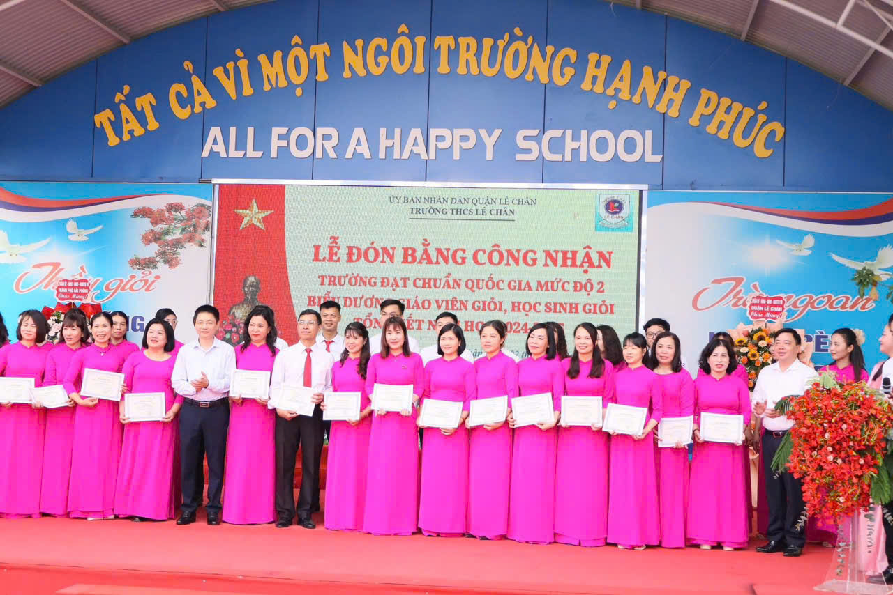 Trường có 10 thầy cô đạt danh hiệu Giáo viên dạy giỏi cấp trường và cấp quận