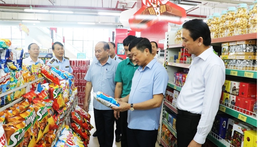 Kiên quyết đấu tranh chống buôn lậu, gian lận thương mại và hàng giả, bảo vệ quyền lợi người tiêu dùng