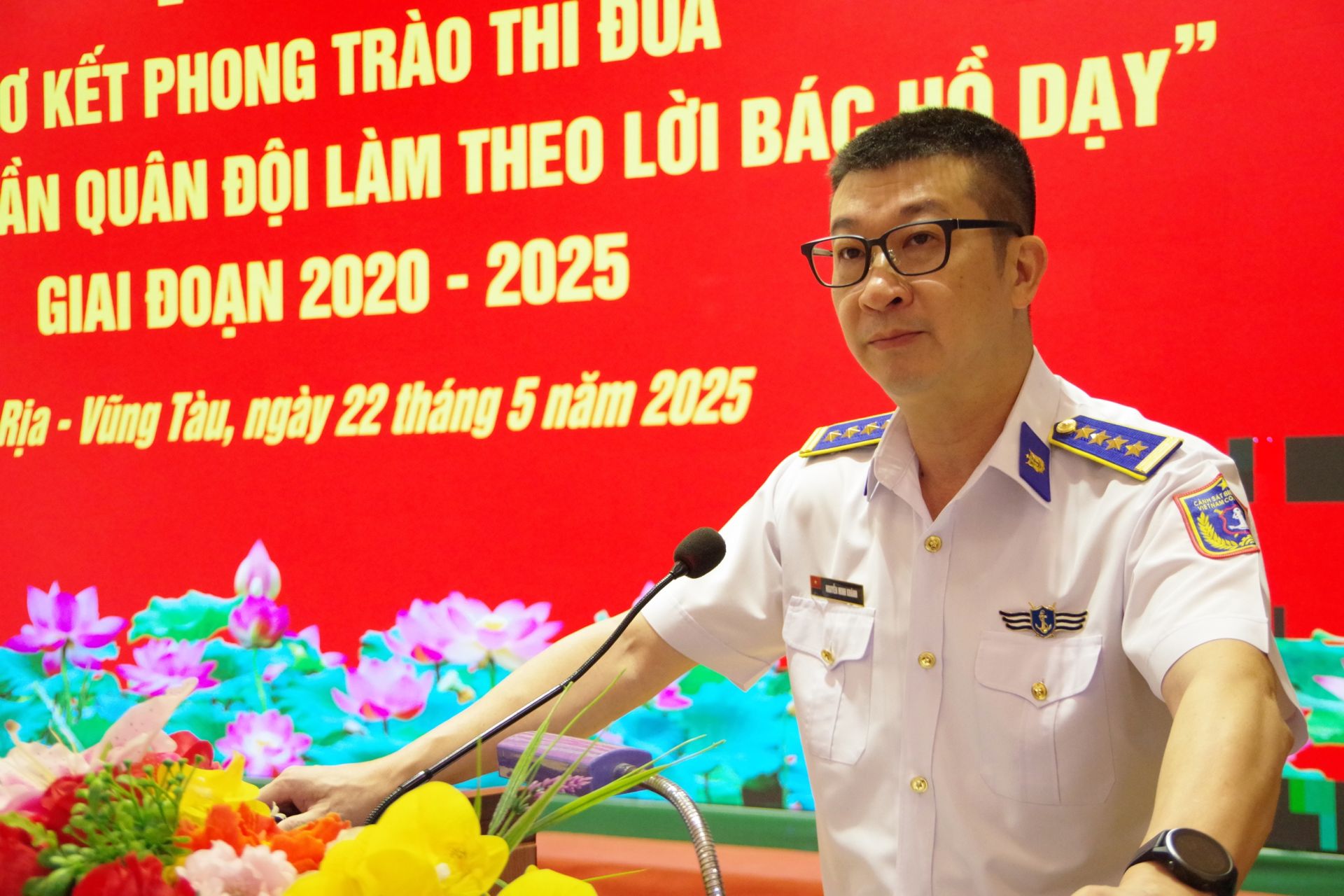 Đại tá Nguyễn Minh Khánh Phó Tư lệnh- Tham mưu trưởng BTL Vùng Cảnh sát biển 3 phát biểu tại hội nghị