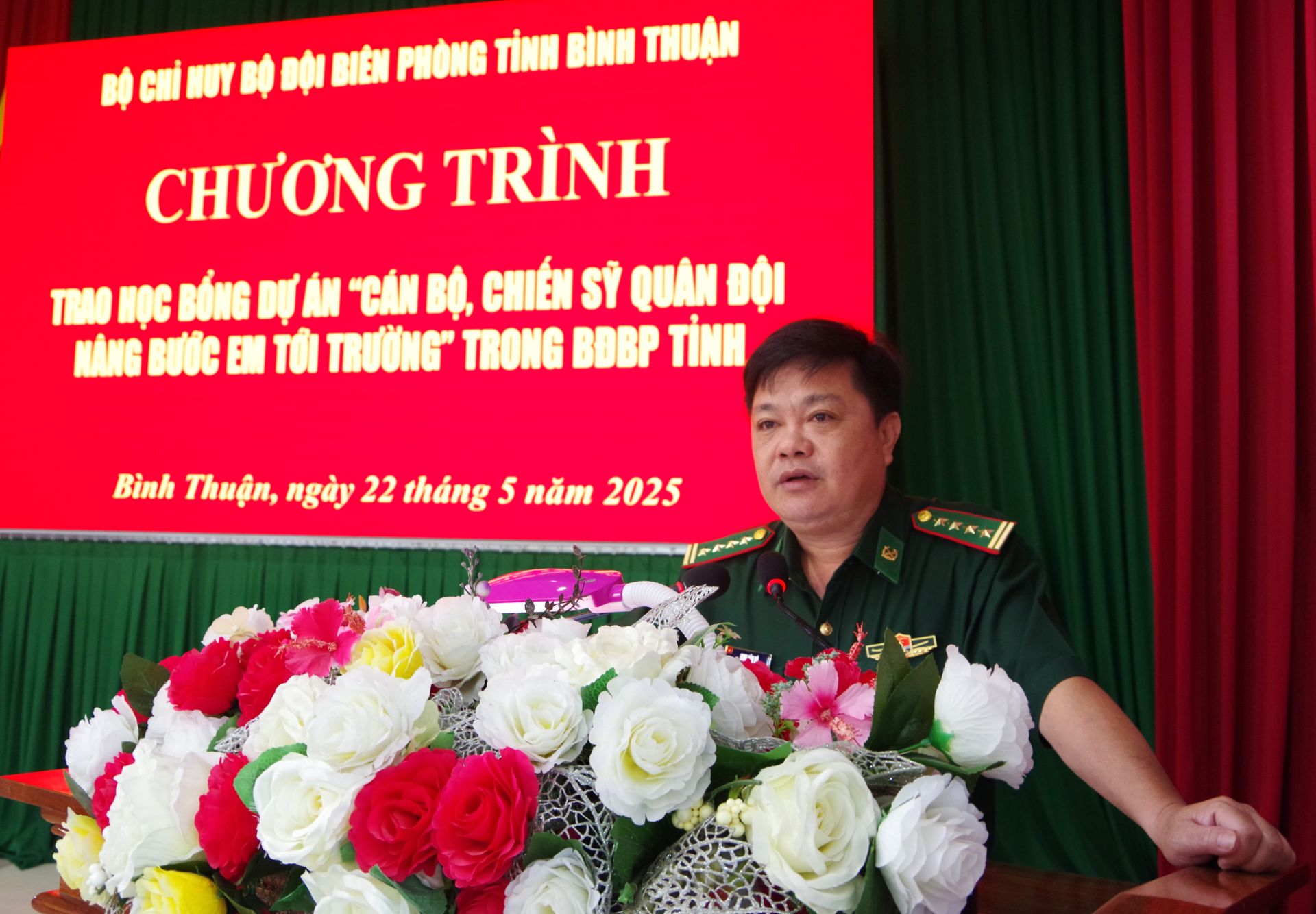 Đại tá Đinh Văn Bộ, Phó Chính ủy BĐBP Bình Thuận phát biểu tại chương trình